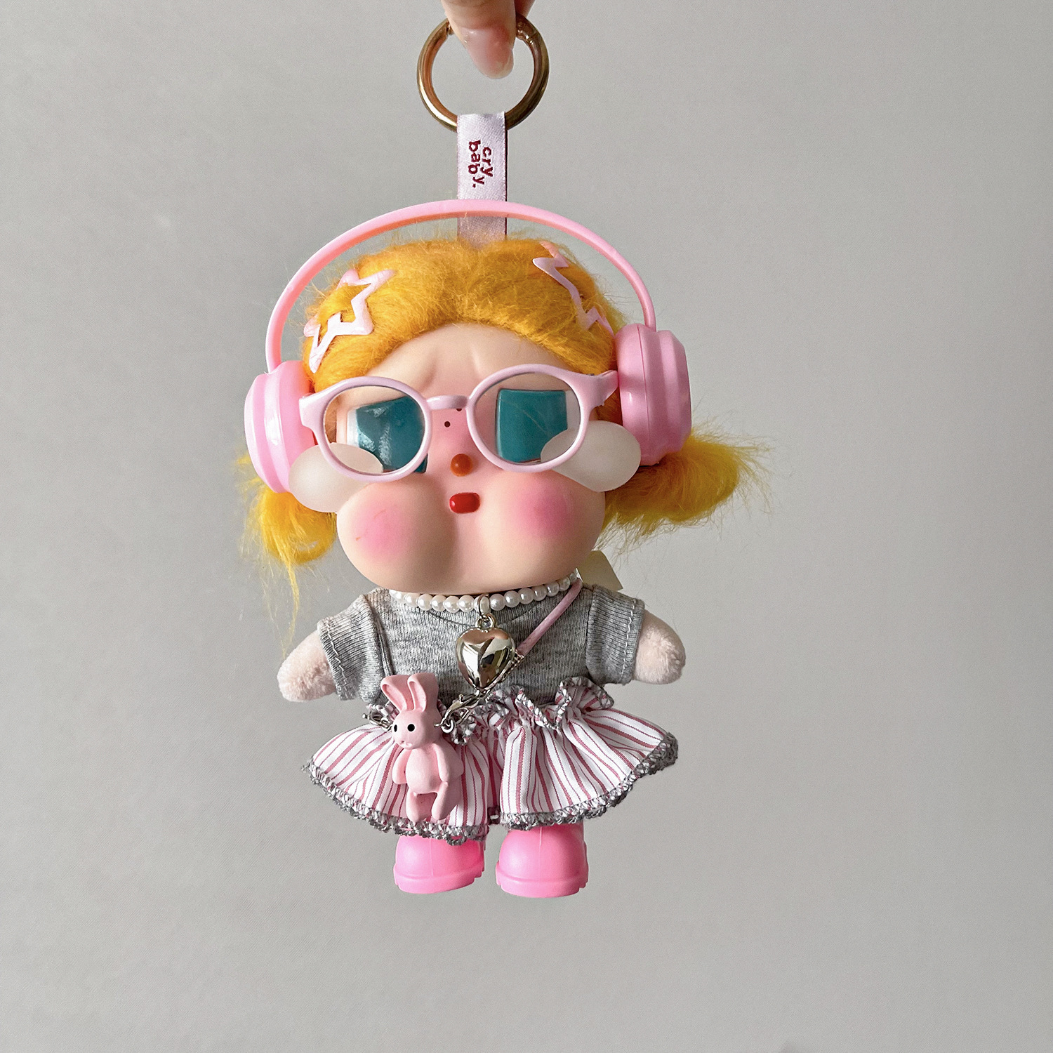 T-shirt, set, headphones, hair accessory, glasses, necklace, pendant, 8 pieces