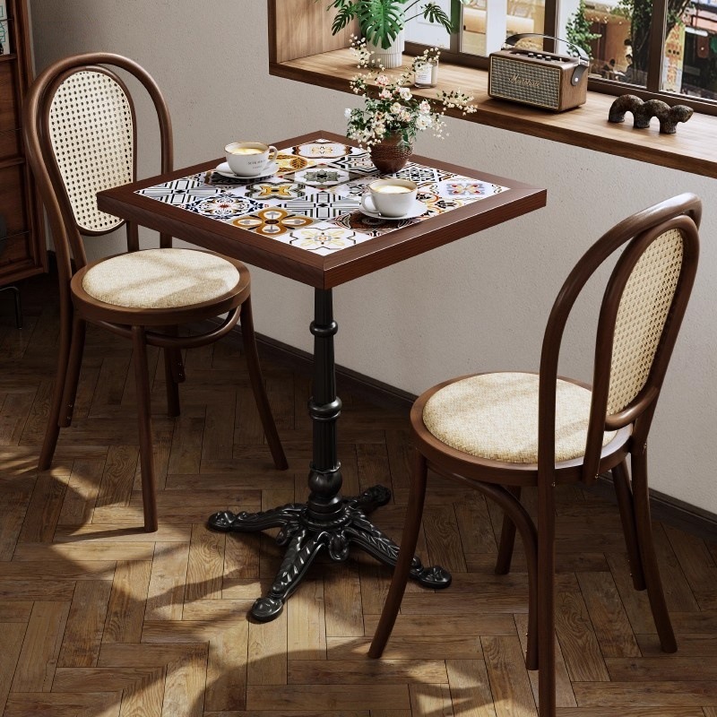 Mesa y silla de cafetería americana retro francesa panadería de comida ligera dulces tienda de azúcar y agua bistrona mesa de madera maciza