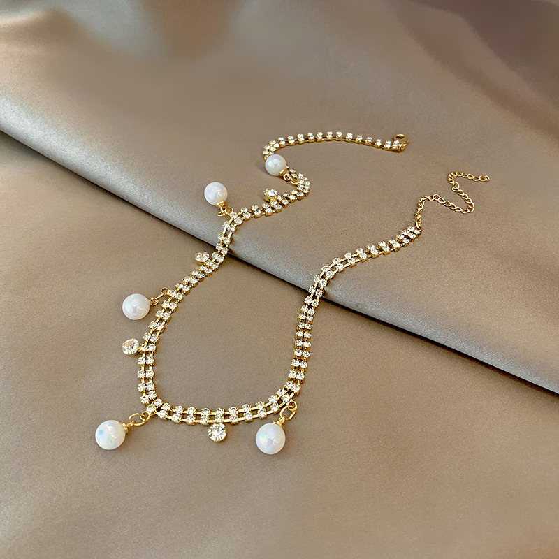 Flower, Butterfly Pattern Women'S Gender Fashion Flower Butterfly Titanium Steel Copper Pearl Plating Inlay Rhinestones Pendant Necklace 1 Piece
