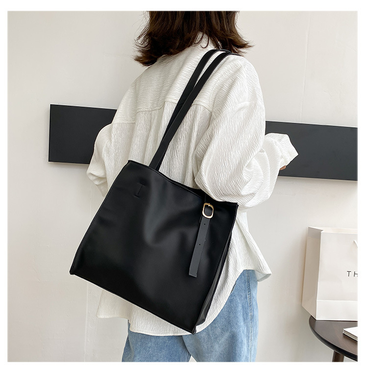 New Simple Casual Large-capacity One-shoulder Bag Wholesale Nihaojewelry display picture 15