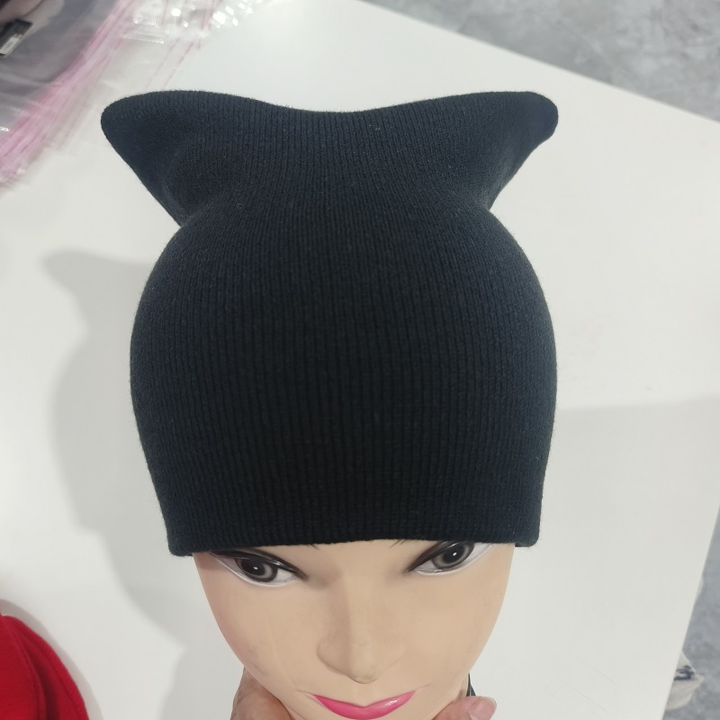 Sombreras de punto personalizadas otoño y invierno orejas de gato protector de orejas sombreros de lana gorras de hombre y mujer lindas 2 esquina calentamiento gorras frías