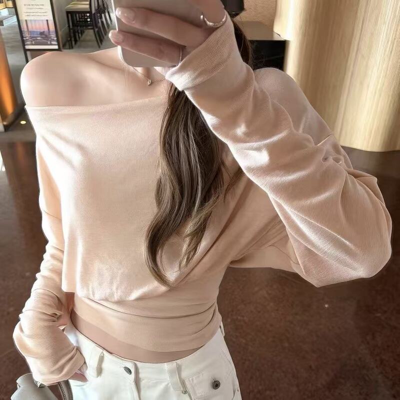Oxygen Unie soft and elastic Lyocell off-shoulder/one-shoulder convertible long-sleeve T-shirt with a fitted waist for a slimming effect