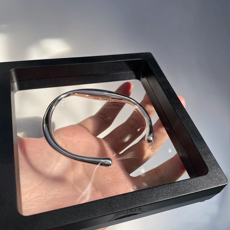 Ouyang Nana pequeño libro rojo plantación de hierba red roja PE película joyería caja de exhibición de almacenamiento collar de anillo de plata joyería curado