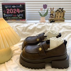 黒の百合は太くて厚い底の小さい靴の女性の2025新型の春秋にスカートを配合します。