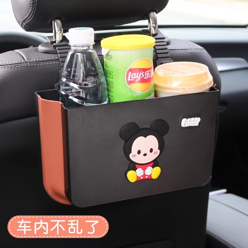 車のゴミ箱の折り畳みネットの赤い車の中でアイデアの後ろの席のかわいいアニメの掛け式の雑物の置物の女性を使います。|undefined