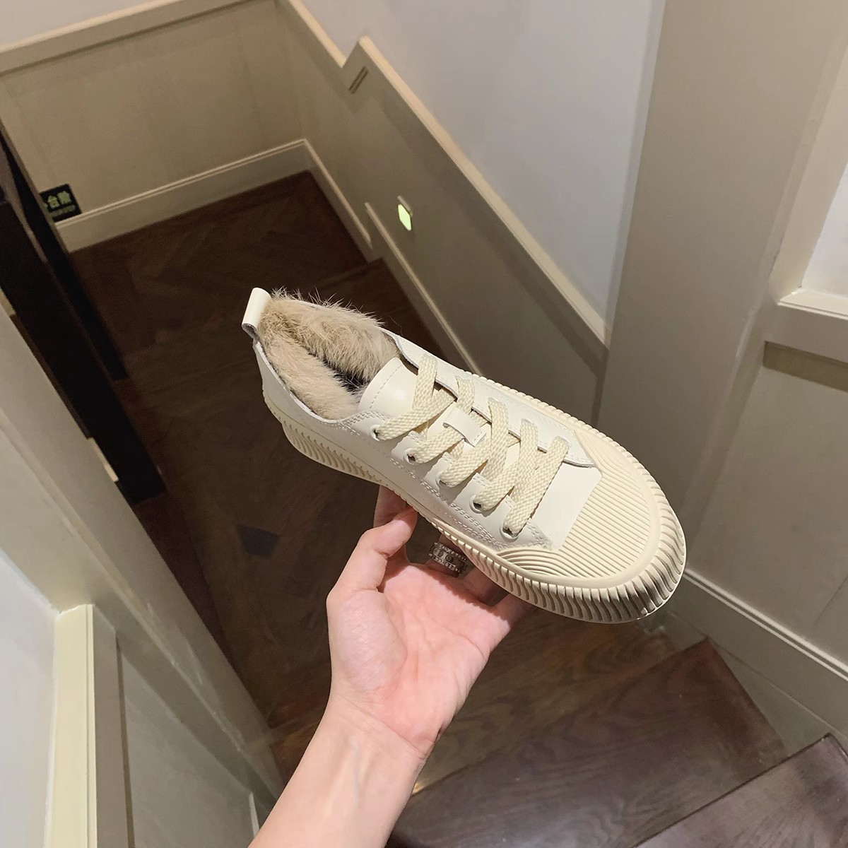 饼干鞋女2025秋冬季增高网红系带百搭厚底兔毛加绒小白鞋休闲板鞋