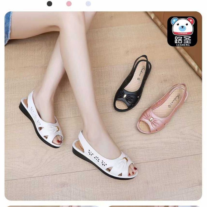 Middle-Aged Mother Sandals Women's Flats Non-Slip Wear-Resistant Middle-Aged and Elderly Soft-Soled Sandals Summer Elderly Grandma Shoes Middle-Aged Mother Sandals Women's Flats Non-Slip Wear-Resistant Middle-Aged and Elderly Soft-Soled Sandals Summer Elderly Grandma Shoes