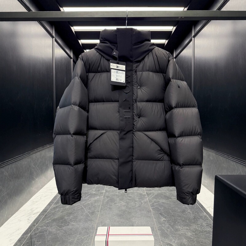 Cross-border Madeira Puffer Coat, a high-end, hooded outerwear piece in black, available for both men and women Cross-border Madeira Puffer Coat, a high-end, hooded outerwear piece in black, available for both men and women