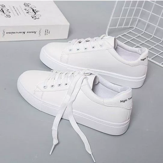 2024 новые весенние маленькие белые туфли женские корейские дикие студенты плоские шнурки белые туфли летние дышащие туфли
