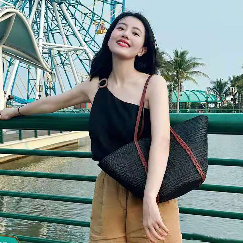 Star high round same style black oblique shoulder camisole women's summer short top shirt exposed shoulder collarbone