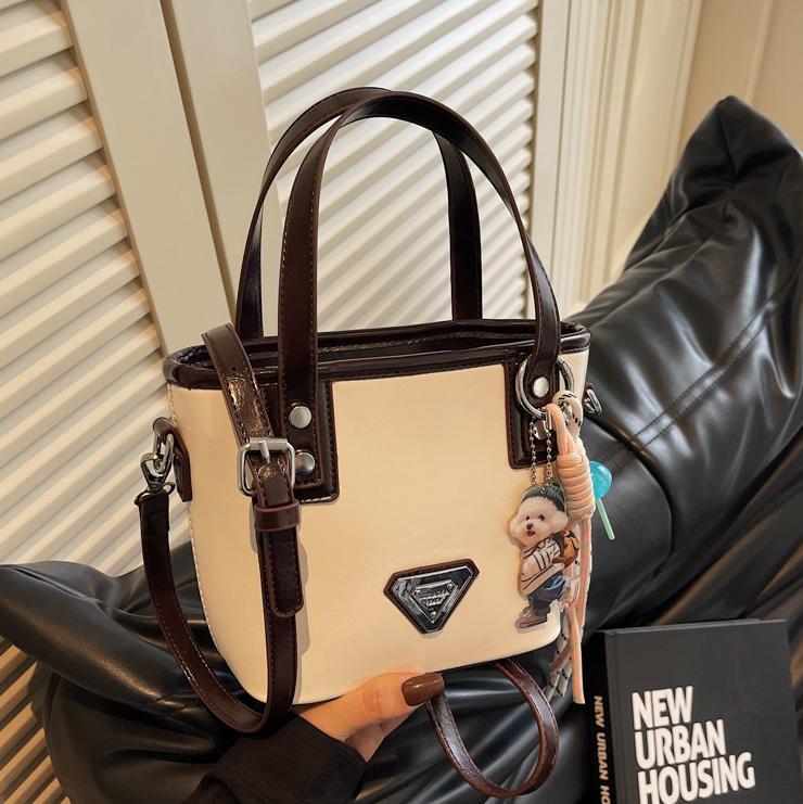 Paquete portátil de cuero de cera de aceite de alta calidad para mujeres 2025 nuevo estilo coreano bolso de hombro de estilo extranjero bolso retro versátil