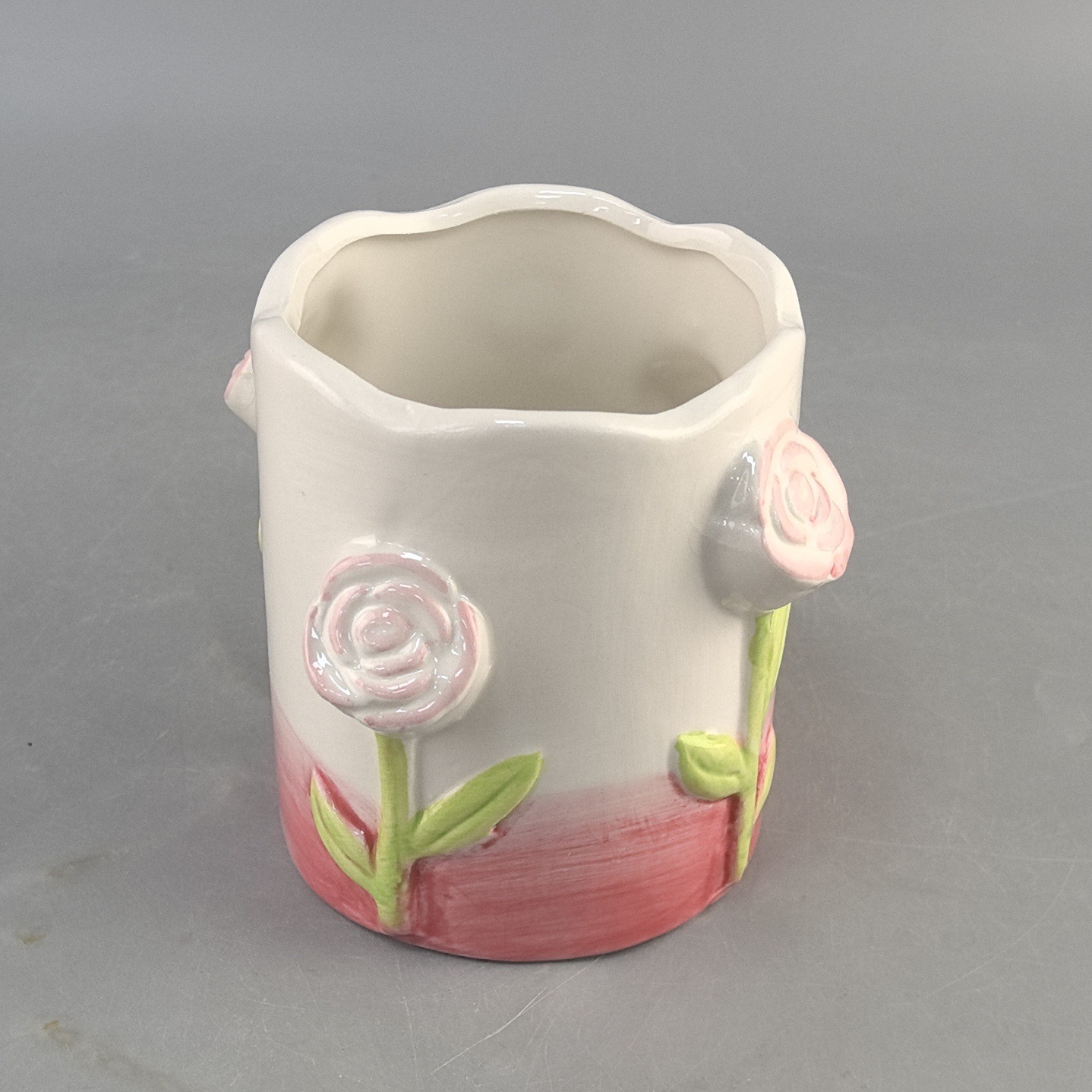 Inventario transfronterizo dibujado a mano irregular alto valor visual tulipanas flores rosadas tazas de cerámica tazas de café creativas