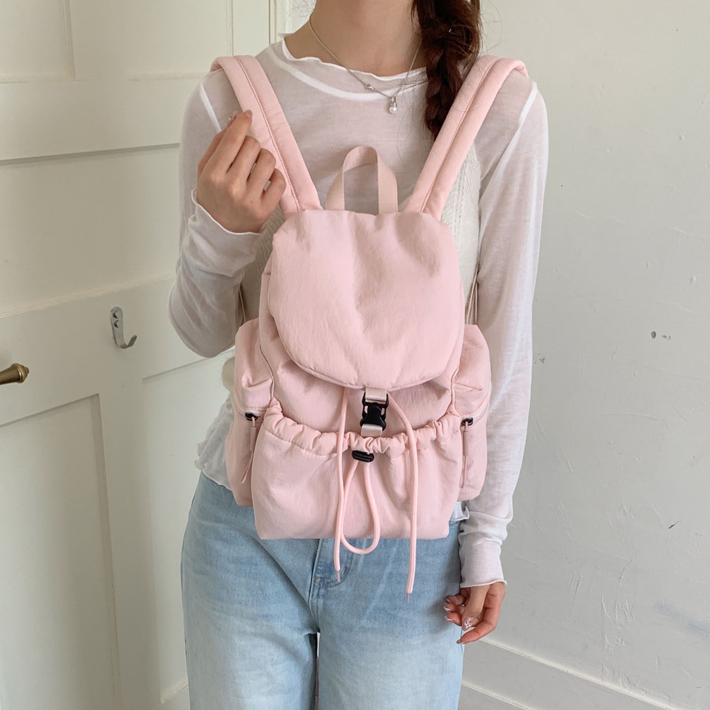 2026 más ocio simple de gran capacidad mochila de cuerda de extracción para estudiantes nueva mochila de bolsillo de mujer coreana de verano ligera