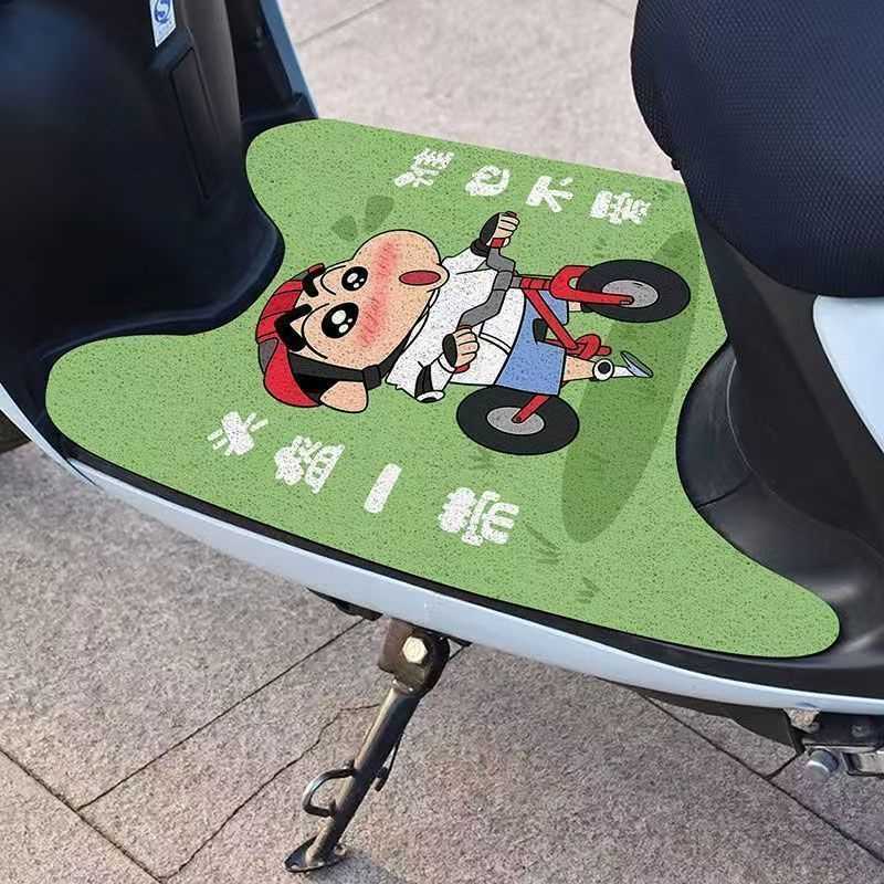 Cartoon Crayon Shin-Chan Electric Car Foot Pads, Universal Foot Pads, Stain-Resistant and Wear-Resistant Battery Car Foot Pads, Free to Cut