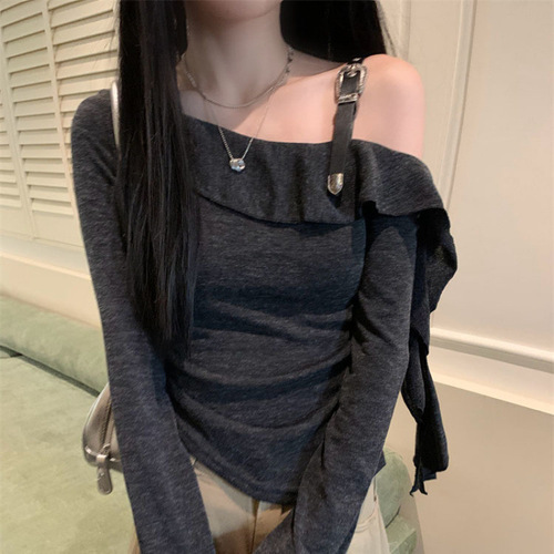 2025 Autumn Niche Irregular Long-Sleeve Off-Shoulder Knit Sweater with Ruffled Hemline, Fitted Design, and Chic Pleated Detail