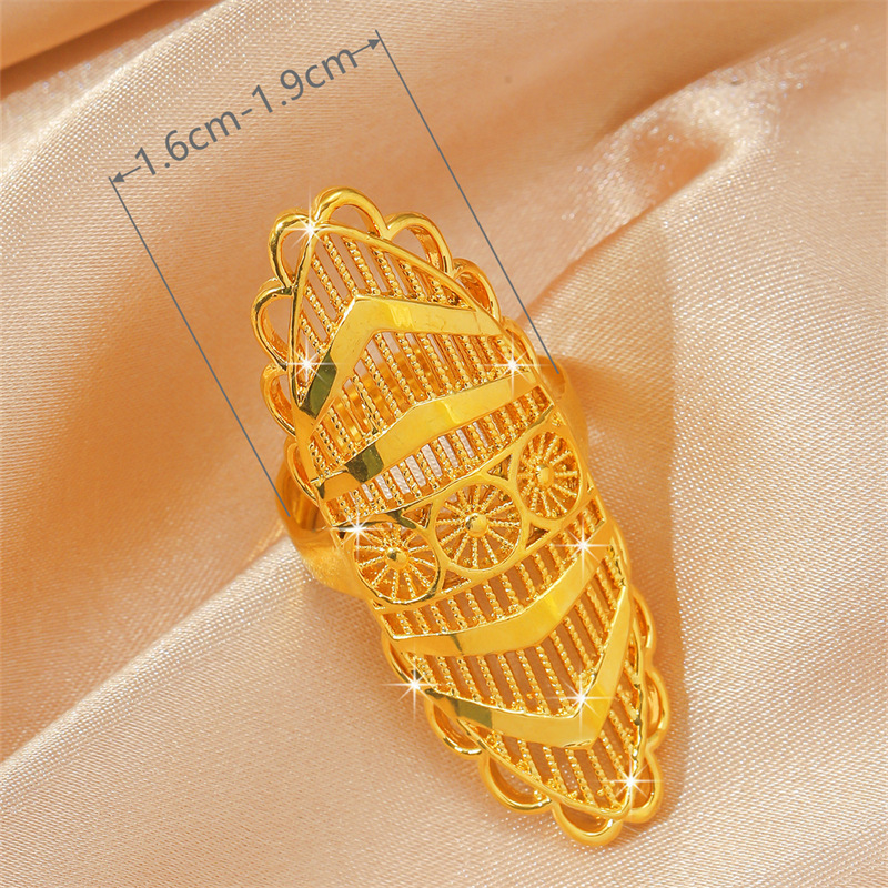 Anello in oro sabbiato da donna design di nicchia aperto_voghion.com