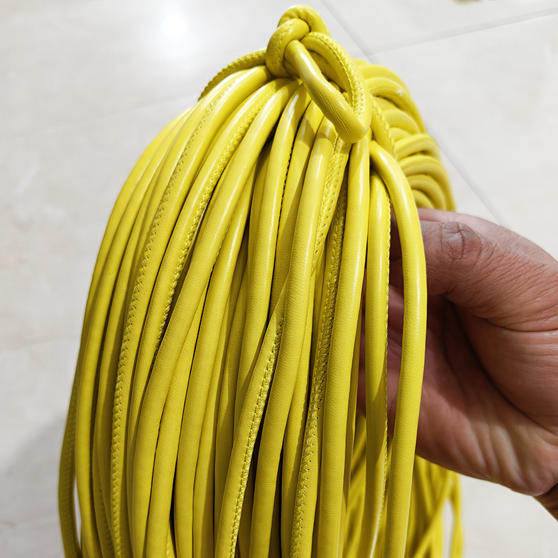 Coser de coche hecho a mano, relleno de núcleo, accesorios de ropa, cuerda de cuero pu, accesorios de joyería, cuerda redonda, pulsera de color al por mayor, cuerda