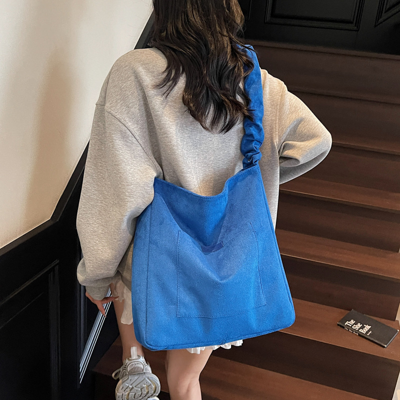 2025 otoño y invierno retro gaúster bolsas de balde de agua de mujer ocio versátil bolsas tote de gran capacidad plegadas mochila de hombro