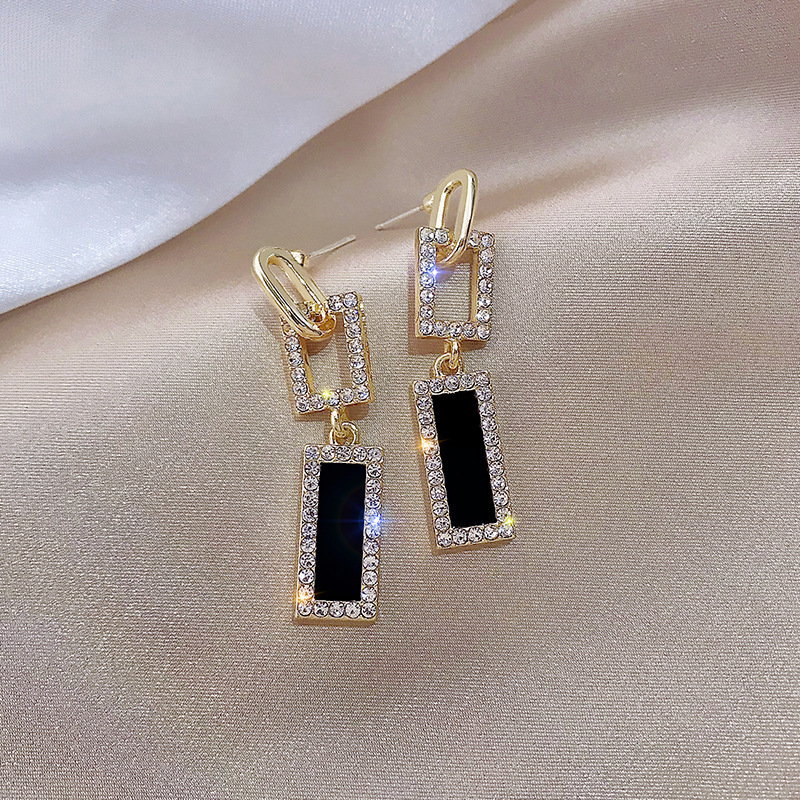 52#Rectangular diamond earrings