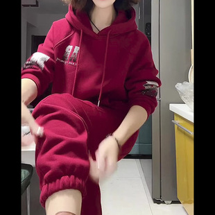 ��ϲ�c�����ﶬ���¿�мtɫ�Bñ���^�Ӻ��l�ɼ���Ů�b�r�����e