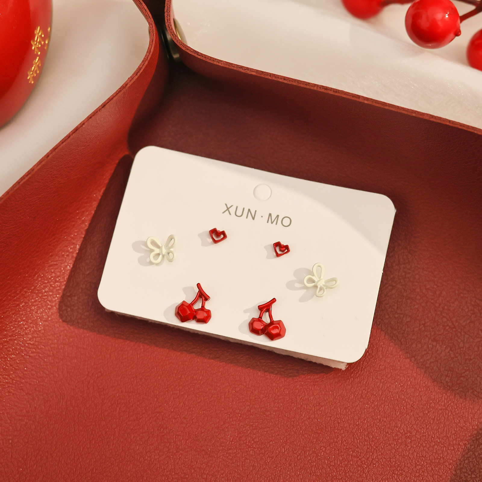 Juego de pendientes de aguja plateados, sencillos y compactos para mujer, pendientes geométricos en forma de corazón, bonitos, dulces y versátiles, venta al por mayor para puestos de mercado