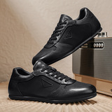 2025 Лето и осень Новые мужские туфли с плоской подошвой Универсальные кожаные маленькие черные туфли Мужские туфли для вождения Походная обувь Обувь Forrest Gump оптом