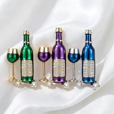 Enamel and Rhinestone Pins, Yaxa sancaqları