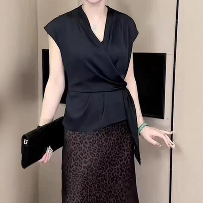 26 New Summer Style French-Style Silk Double-Georgette Sleeveless Top with Urban Casual Design and Wrap-Around Knot Shirt 26 New Summer Style French-Style Silk Double-Georgette Sleeveless Top with Urban Casual Design and Wrap-Around Knot Shirt
