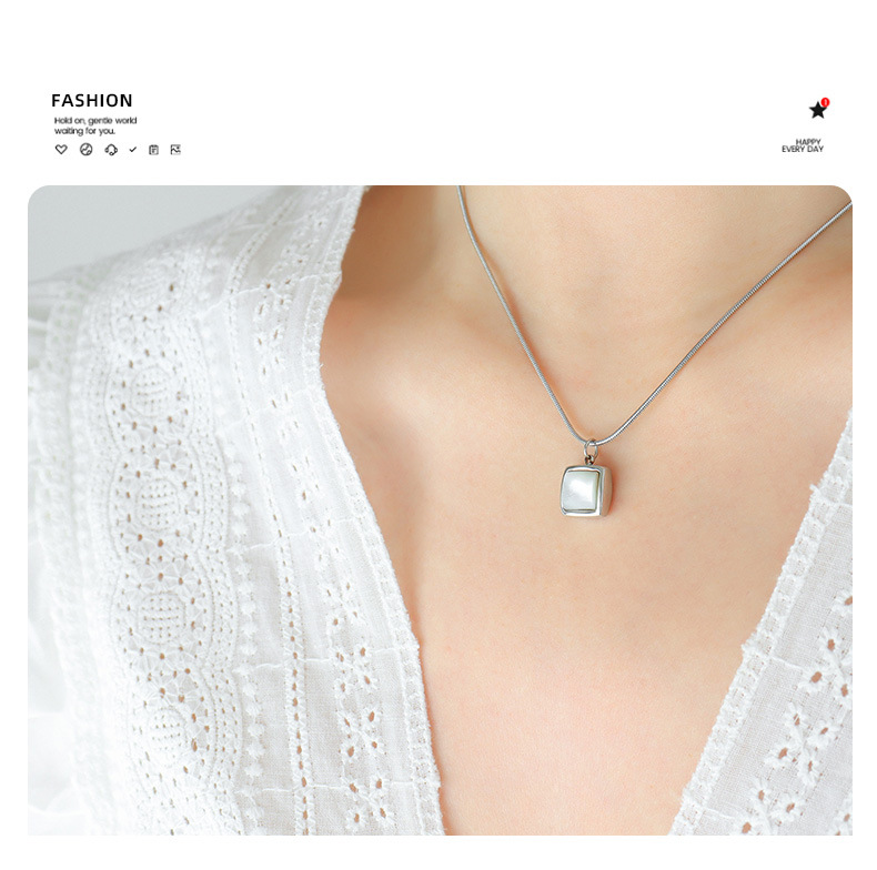 Collana con ciondolo a forma di conchiglia bianca quadrata con vento freddo, design di nicchia, da donna, a catena a serpente_voghion.com
