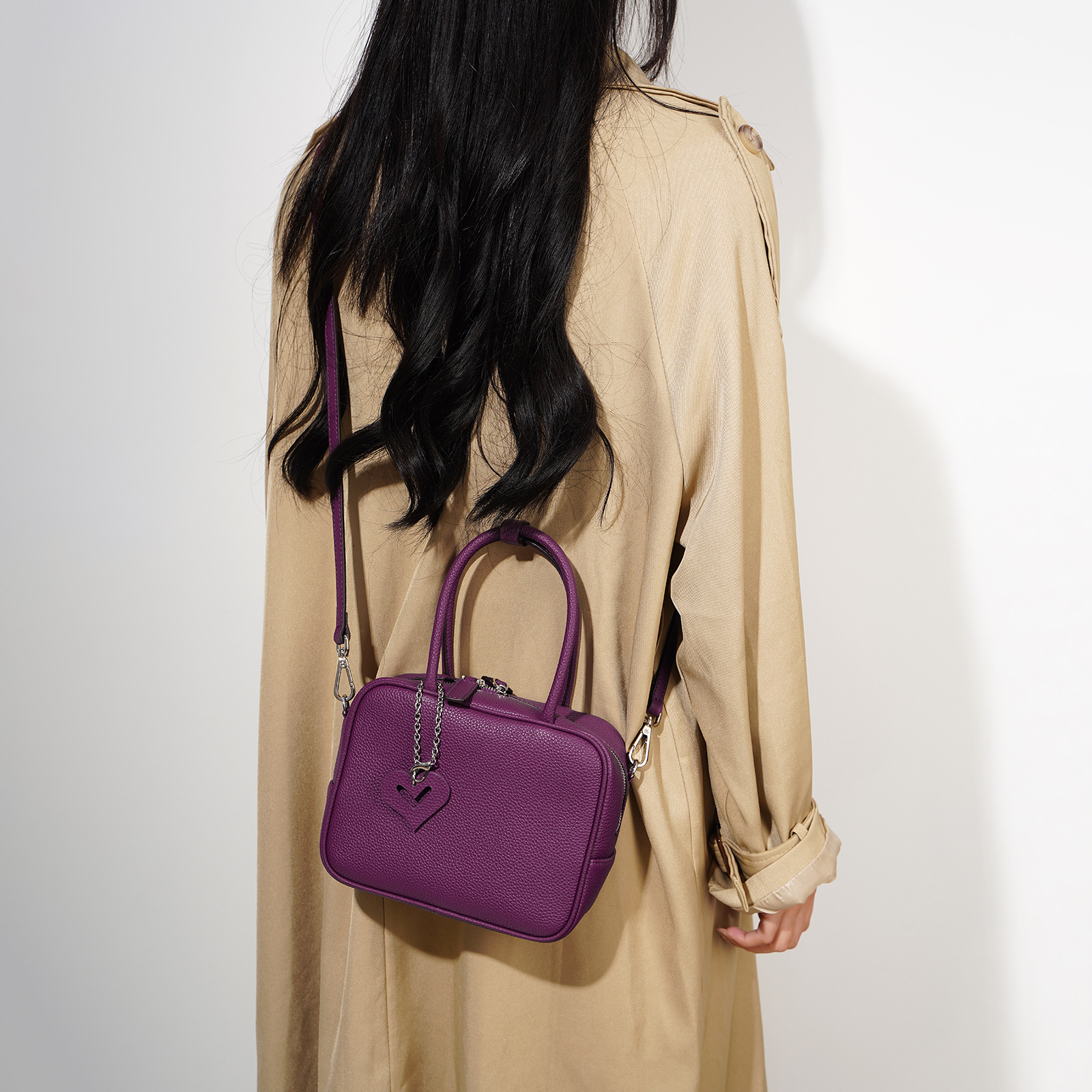 春季款牛皮保龄球包2025春款女士质感斜挎包通勤百搭单肩包手提包