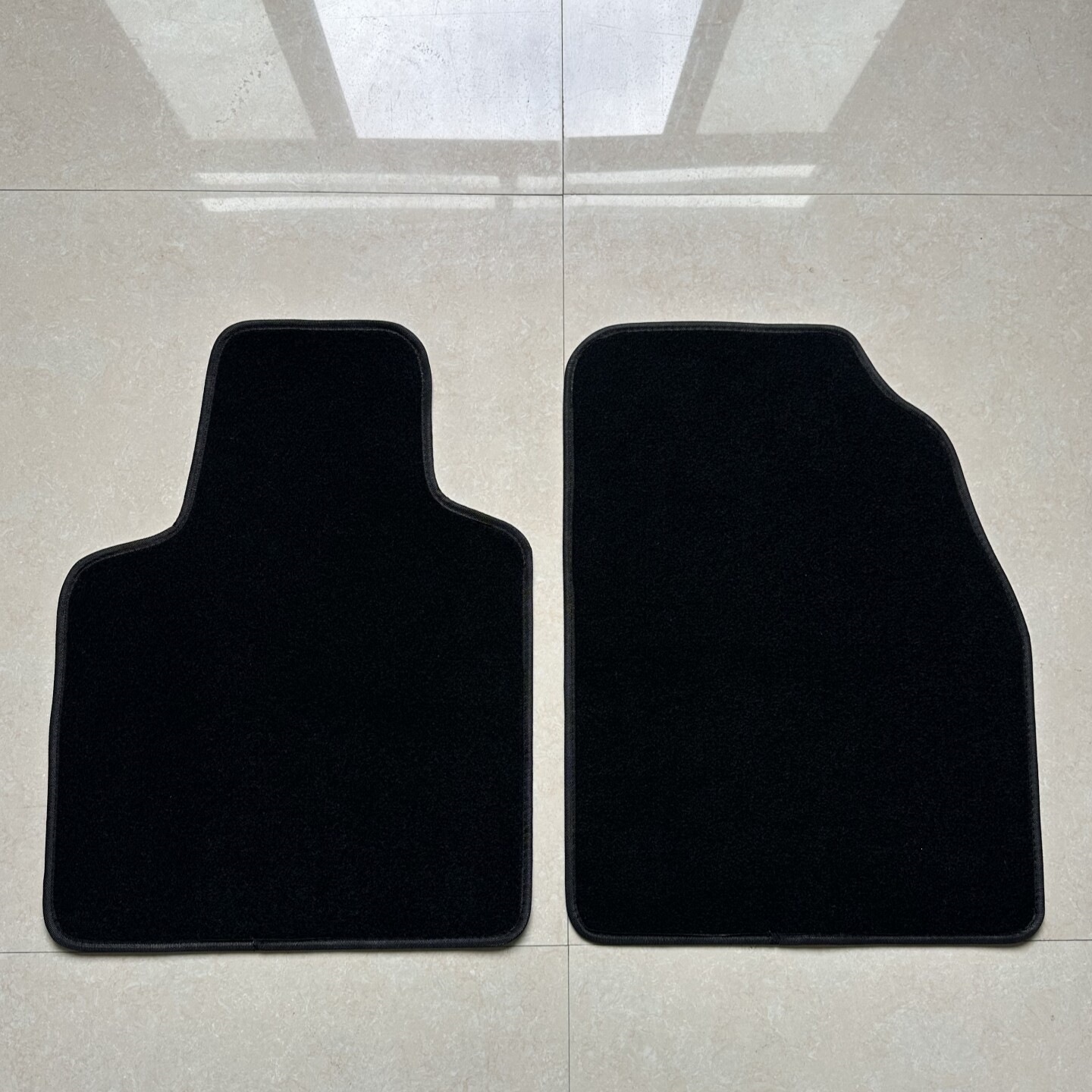 Suitable for car floor mats, suede anti-slip mats, one-piece floor mats, carpet protection mats, velvet mats, easy-to-clean waterproof mats