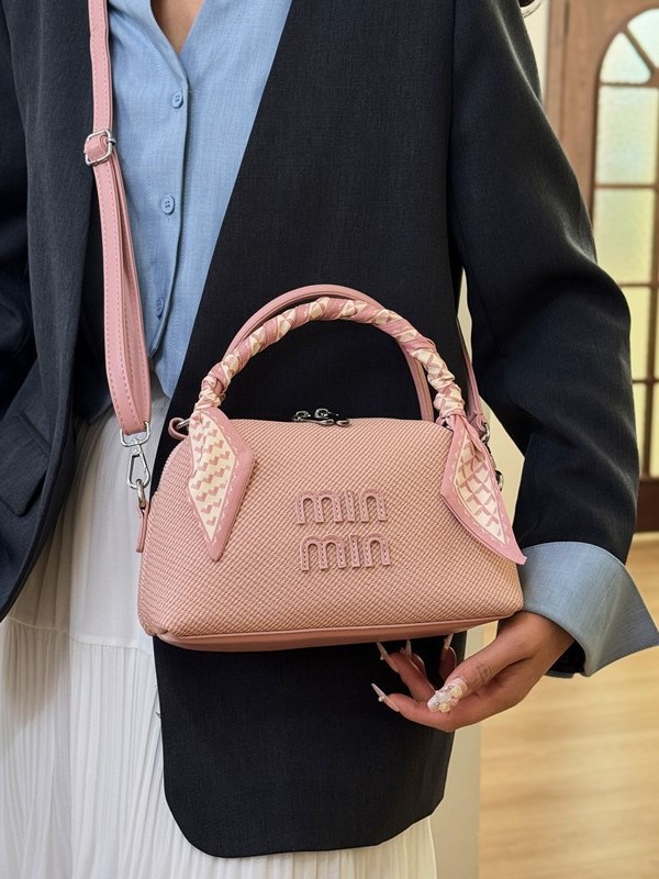 Nuevo estilo coreano ins moda versátil bolso de mano pequeño nicho lujo ligero de alto nivel sensación de hombro mochila para enviar bufandas de seda