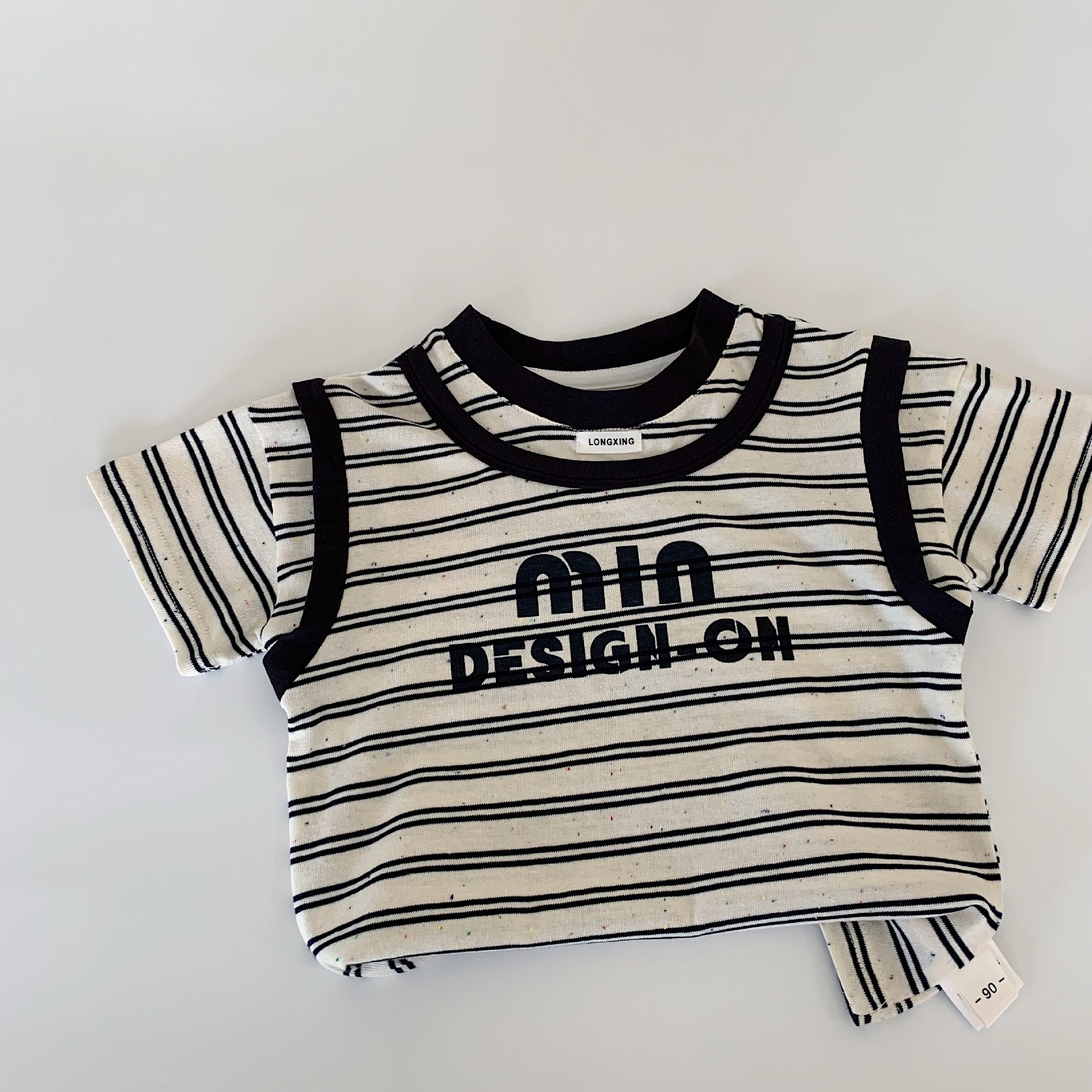 Mai Bao Niños verano camiseta de mangas cortas 2025 nuevo estilo coreano de niños a rayas falsas de dos piezas jersey de moda infantil
