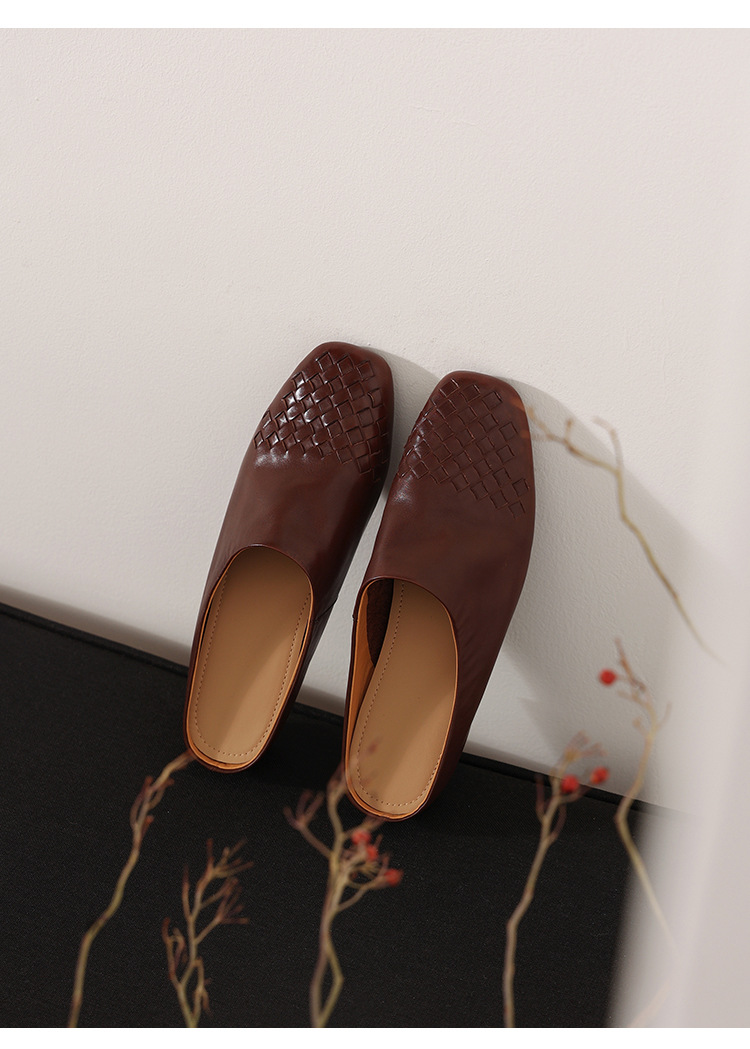 Dép mule nữ da bò mũi nhọn đế bệt kiểu dệt vintage — đen chi tiết 23