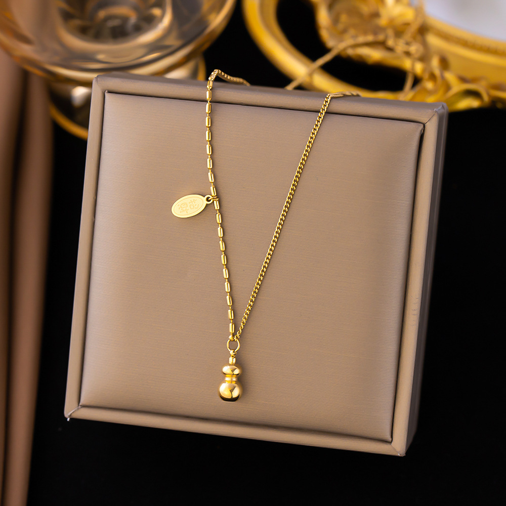 Collar al por mayor transfronterizo de las mujeres que no se desvanece elegante de lujo exquisito Acero de titanio nuevo nicho de las mujeres cadena de la clavícula de la moda del todo fósforo