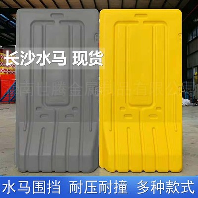 長沙全新料注水1.8米隔離墩三孔塑料防撞施工市政灰色水馬圍擋