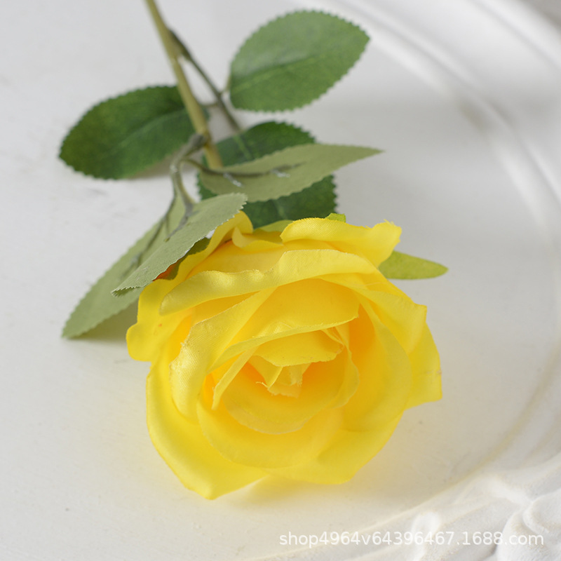 Amarillo claro (tela de seda)