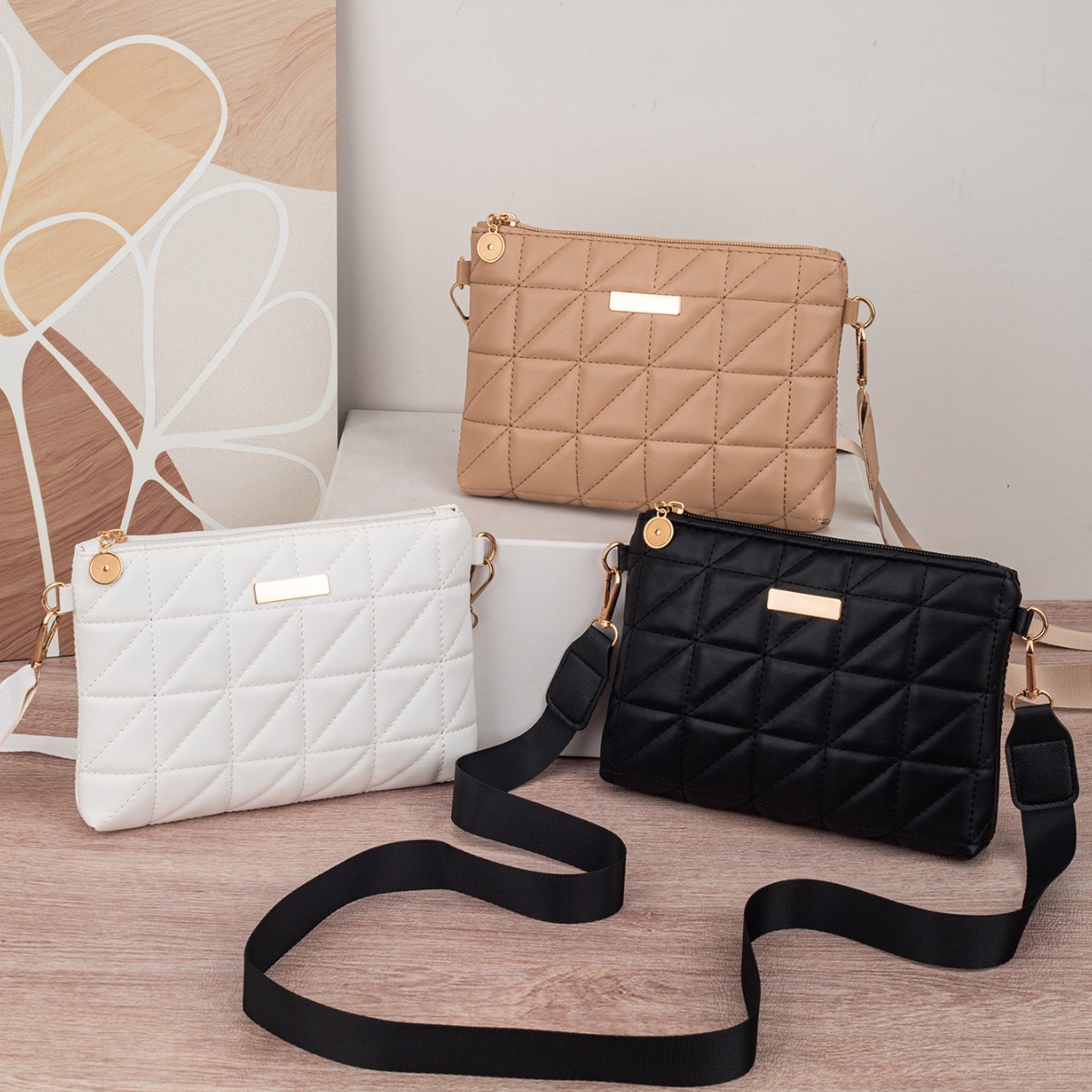 [Exclusive] Mini Mobile Phone Bag Fashion Hand 2025Bag Triangle Small Square Bag New Embroidered Coin