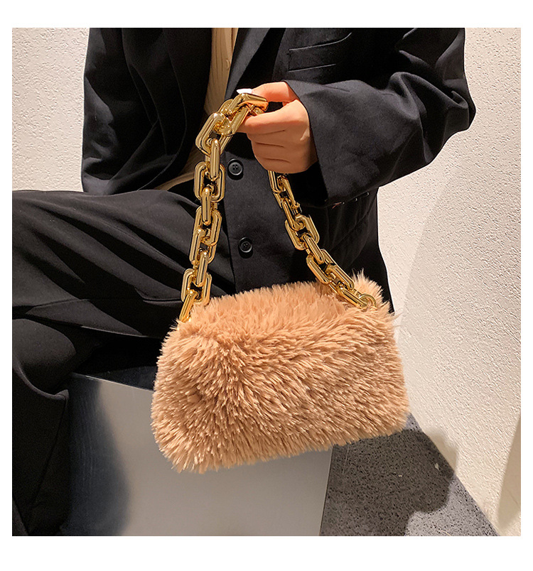 Autumn New Style Acrylic Thick Chain Fur Bag Shoulder Portable Armpit Bag Lady Bag display picture 2