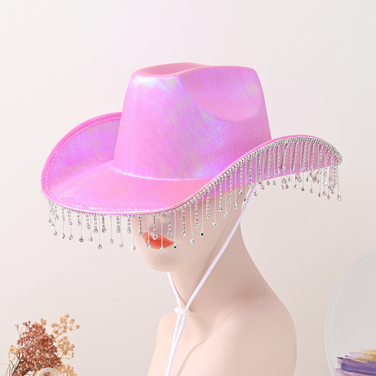 Chapéu de cowboy feminino estilo western, elegante, com franjas brilhantes de strass e aba larga. Chapéu popular e reluzente._voghion.com
