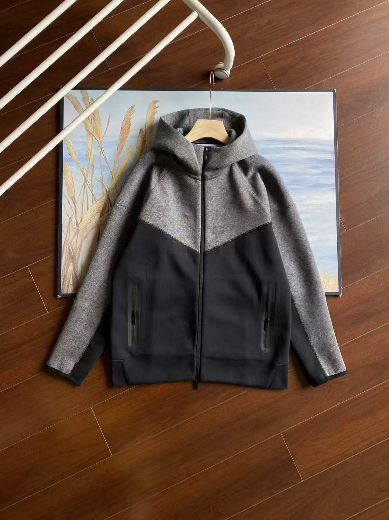 Abrigo gris oscuro y negro