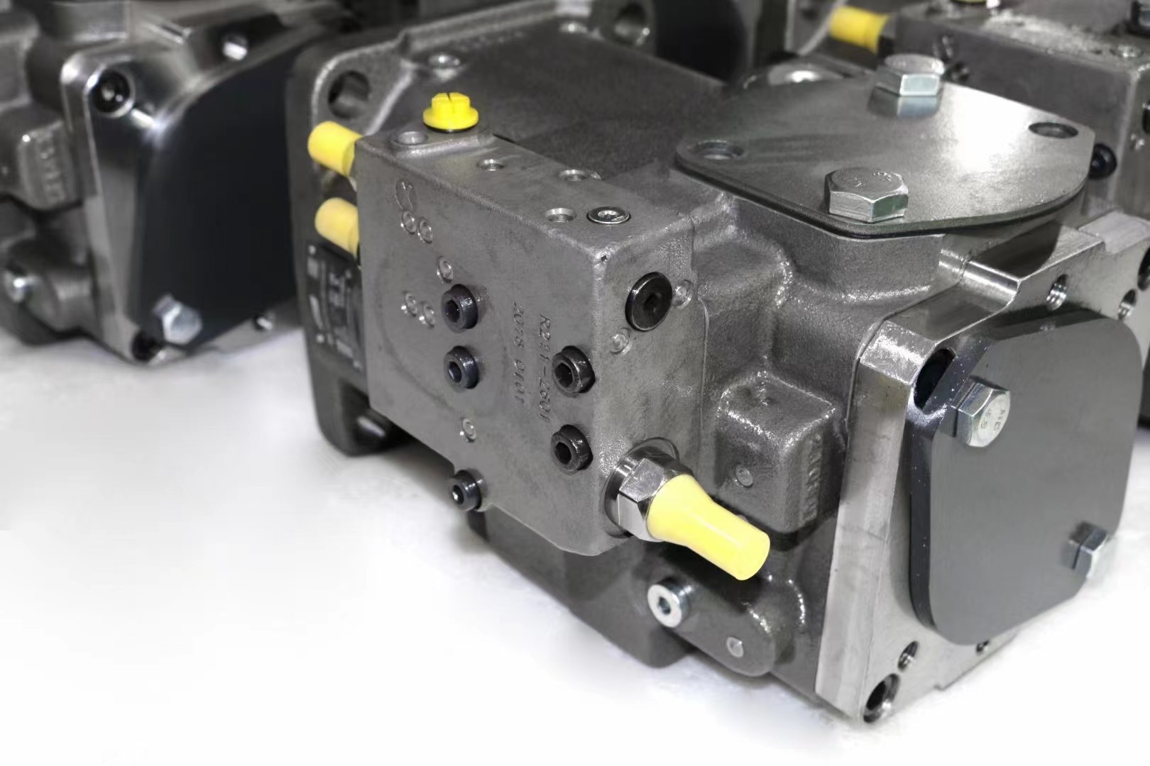 德国REXROTH力士乐柱塞泵A11VLO260LG2/11L-NSC12N00