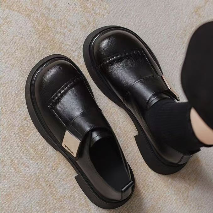 Zapatos de mujer de suela gruesa zapatos de cuero negro primavera 2026 nuevo estilo francés retro estilo universitario velcro zapatos de suela gruesa Lefour