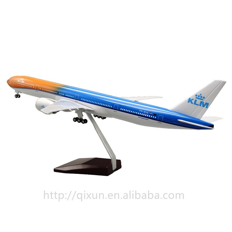 Scale 1:157 47cm B777KLM荷兰橙色骄傲航空飞机模型摆件带灯带轮