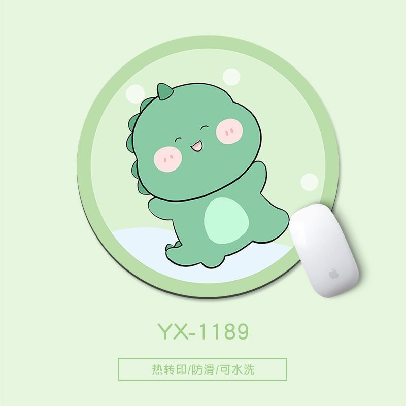 新しいかわいいアニメの丸いマウスパッドの机の上に小さいサイズの学生の男子学生の机の上に学生の机のマットを敷きます。|undefined