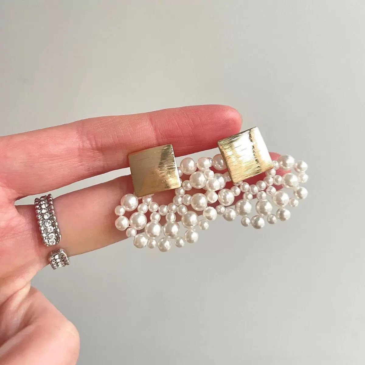 2025新款拉丝扇形珍珠耳钉小众设计感高级轻奢百搭款气质耳饰女