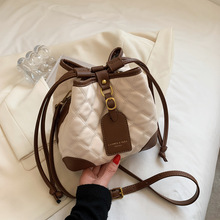 小众设计小包包女包2021新款时尚百搭菱格斜挎包质感秋冬水桶包