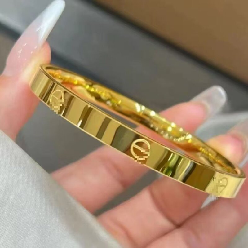 One-Word Buckle Bracelet for Women, Imitation Gold Color, Wide Version, Glossy, Accessible Luxury, High-End Bracelet, Personalized Fashion Buckle Gift