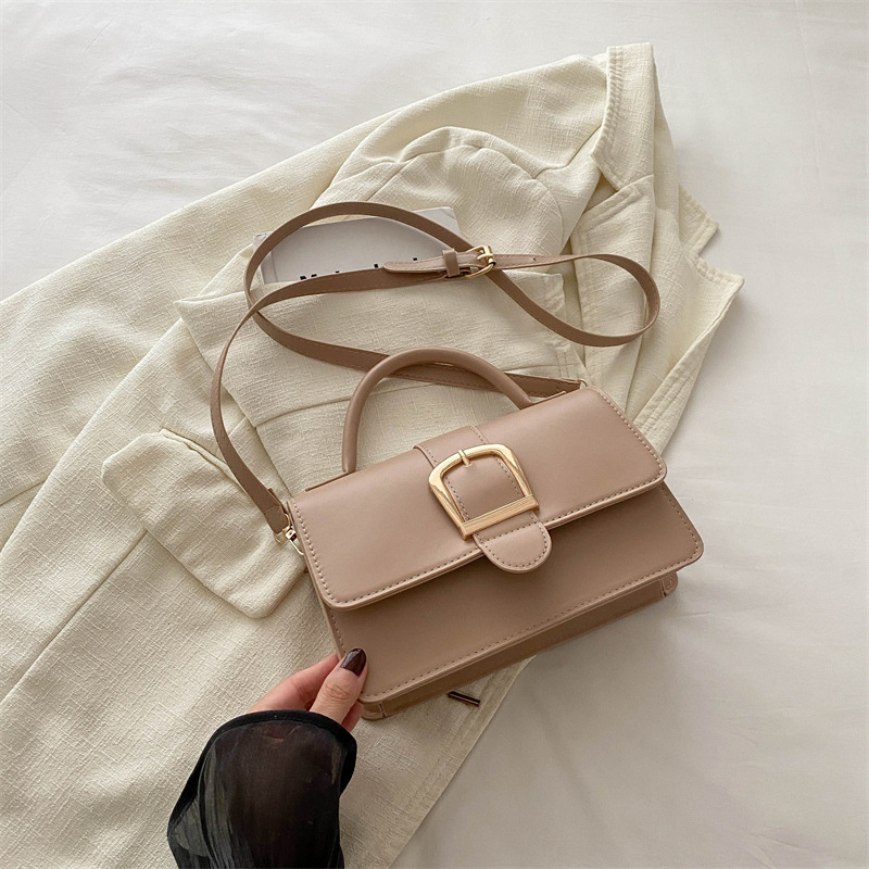 Bolsos de celebridades de Internet 2024 nuevo bolso de mujer de un solo hombro de mano de moda de primavera, bolso cuadrado pequeño de todo fósforo de mensajero de estilo occidental de alta gama