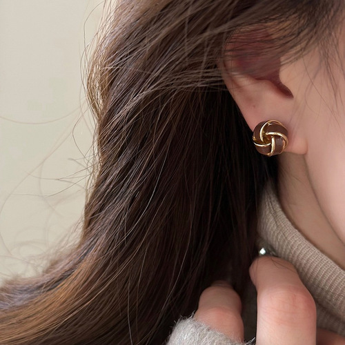 Autumn and winter drop glaze Meilade earrings small crowd design sense ear needle female  new style luxury high-end sense earrings 